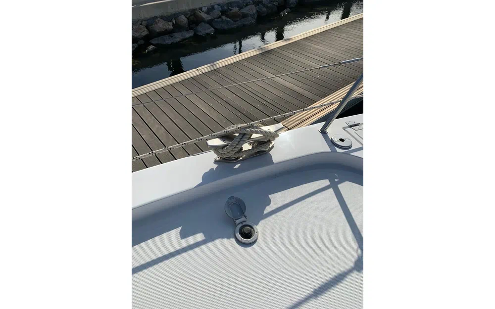 slider 6 Indigo Yacht Aventura 37