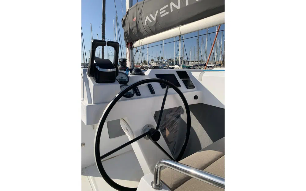 slider 7 Indigo Yacht Aventura 37