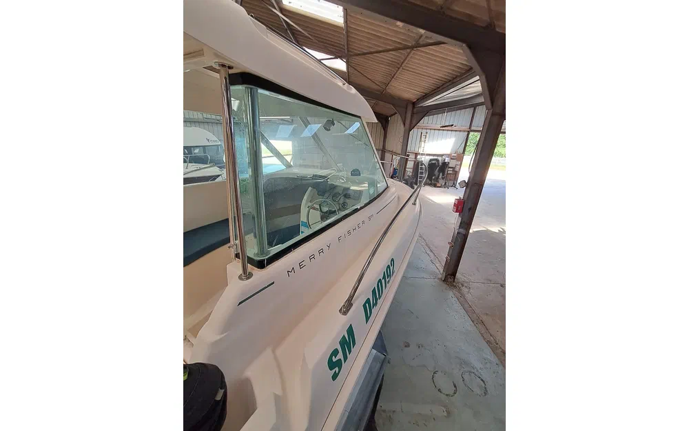 slider 9 Jeanneau Merry Fisher 585