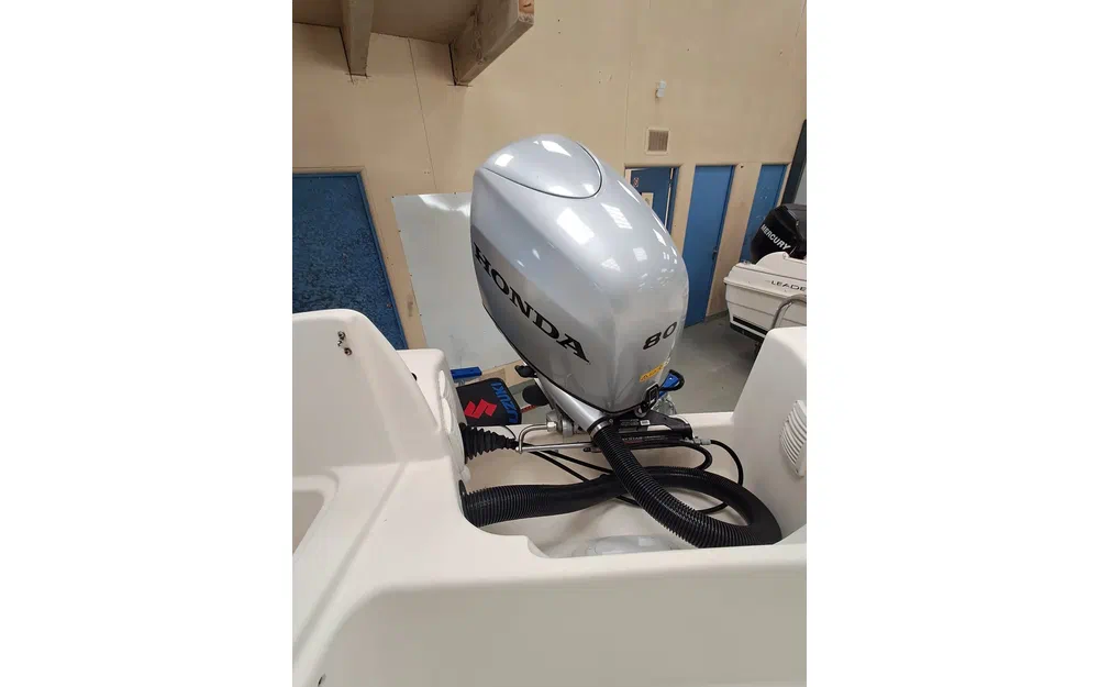 slider 12 Jeanneau Merry Fisher 585