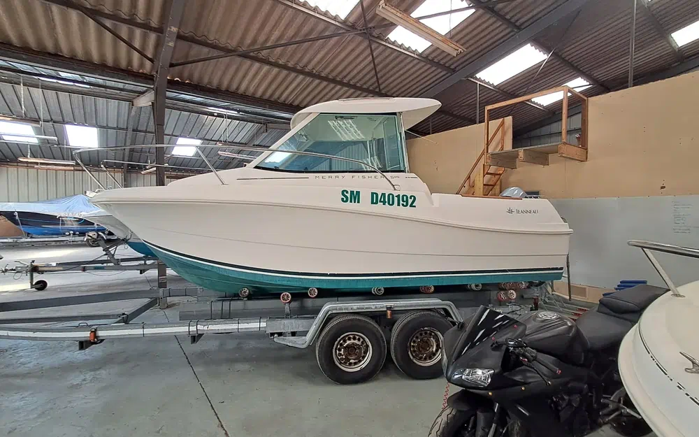 slider 0 Jeanneau Merry Fisher 585