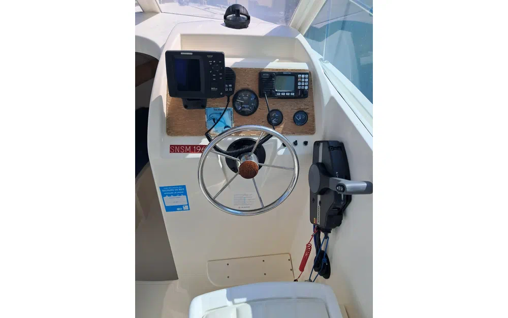 slider 20 Jeanneau Merry Fisher 585