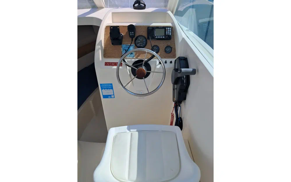 slider 24 Jeanneau Merry Fisher 585