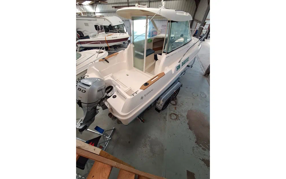 slider 1 Jeanneau Merry Fisher 585