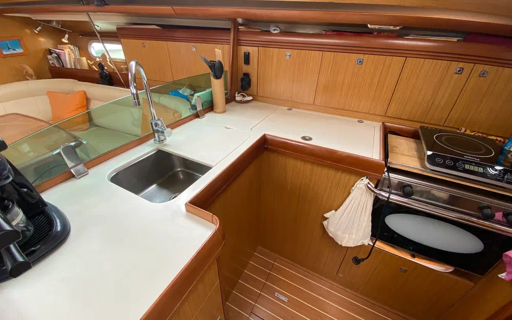 slider 9 Jeanneau Sun Odyssey 42 DS