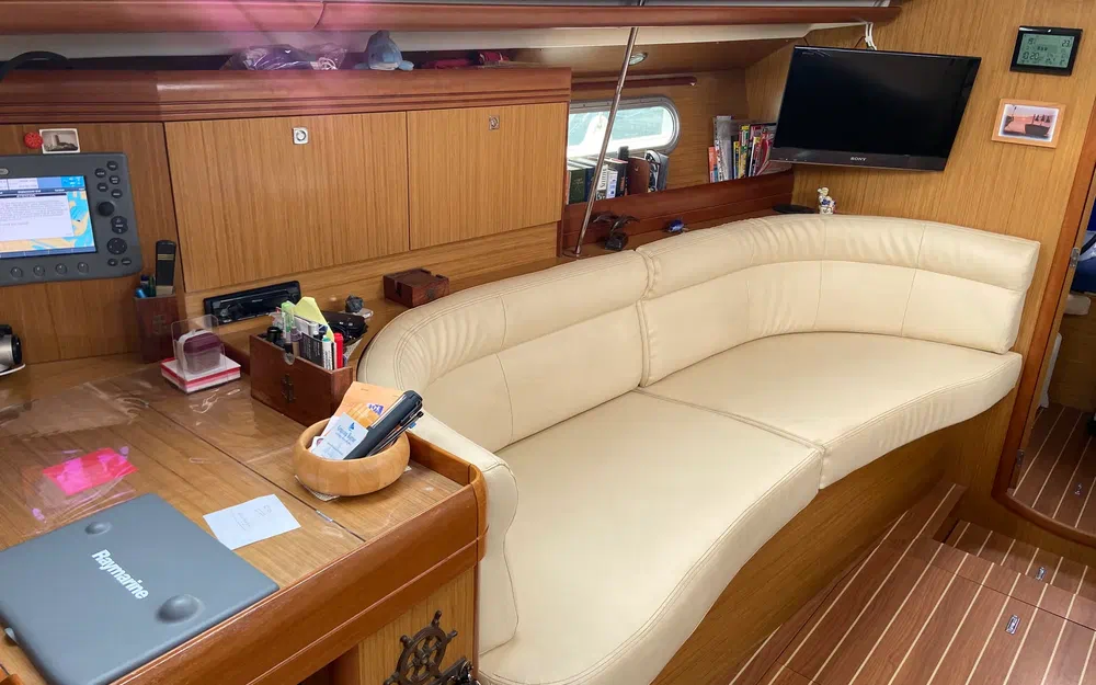 slider 4 Jeanneau Sun Odyssey 42 DS