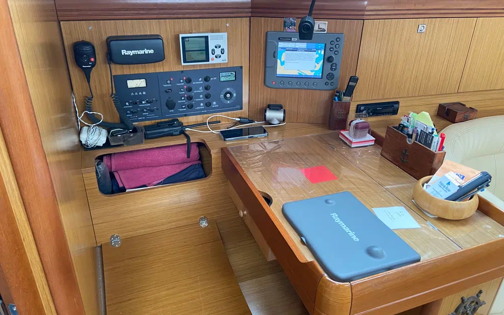 slider 5 Jeanneau Sun Odyssey 42 DS