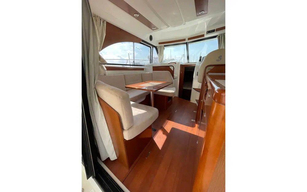 slider 8 Beneteau Antares 30 Fly