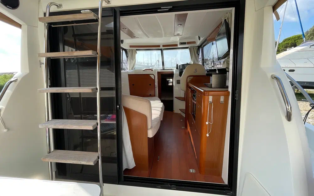 slider 3 Beneteau Antares 30 Fly