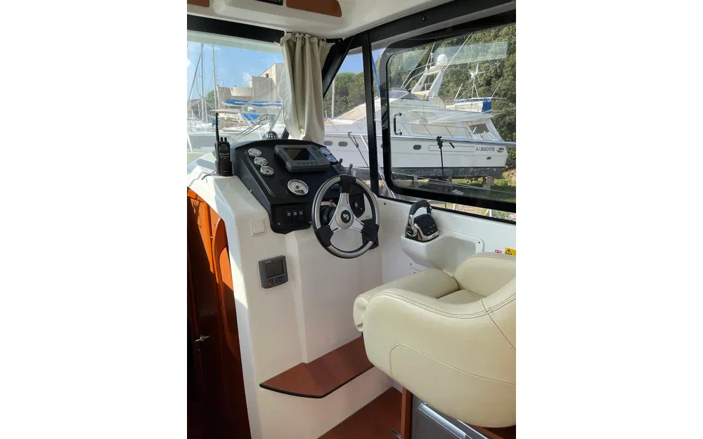 slider 9 Beneteau Antares 30 Fly