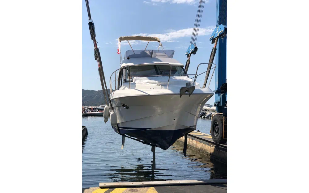 slider 1 Beneteau Antares 30 Fly