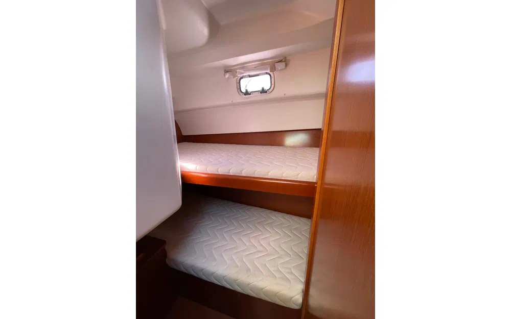 slider 5 Beneteau Antares 30 Fly