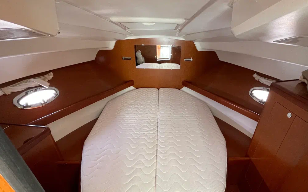 slider 4 Beneteau Antares 30 Fly