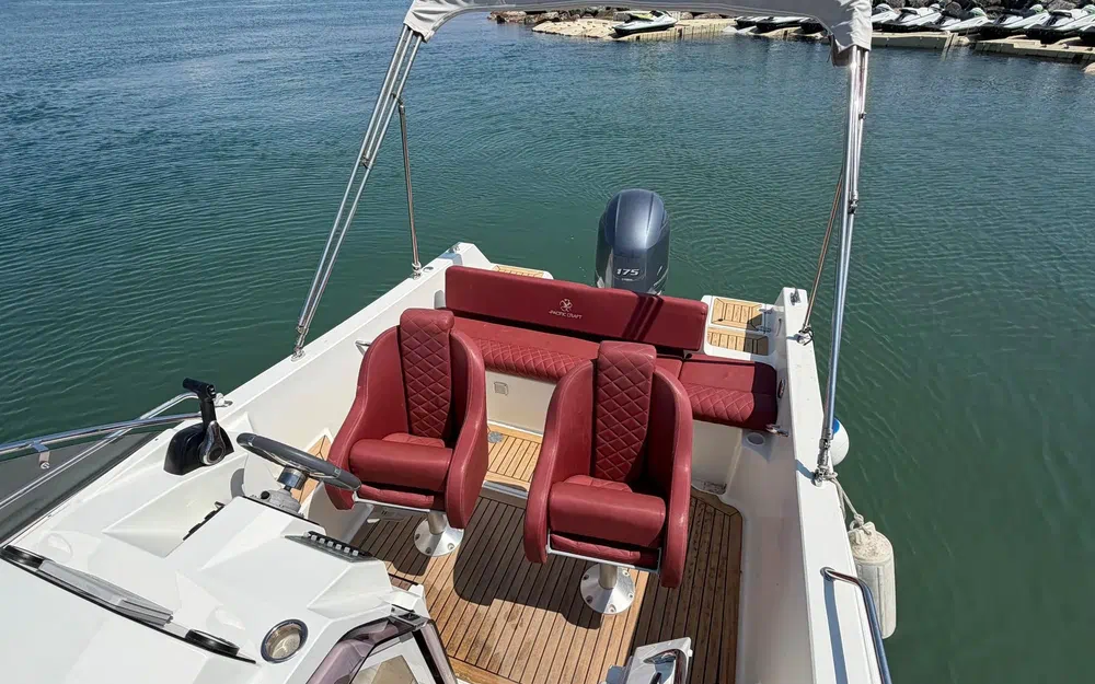 slider 5 Pacific Craft 650 SC