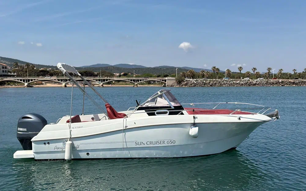 slider 0 Pacific Craft 650 SC