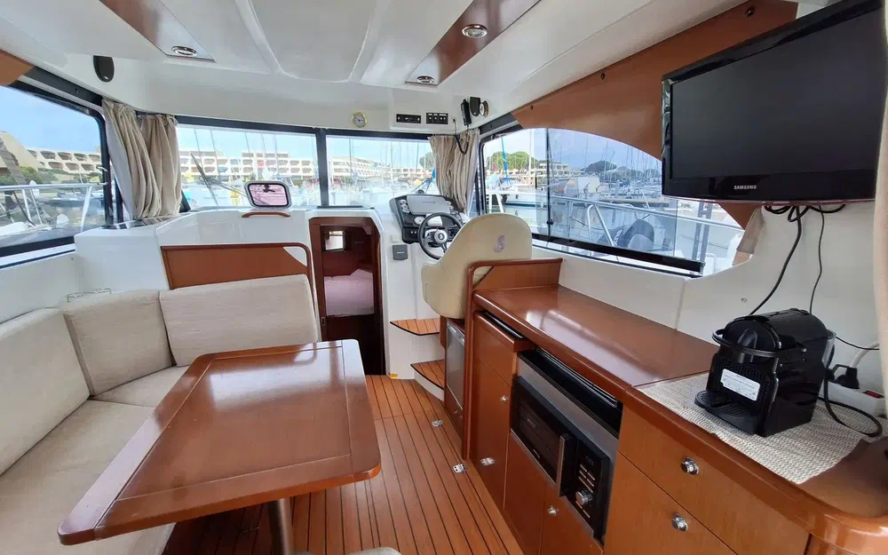 slider 2 Beneteau Antares 30 Fly