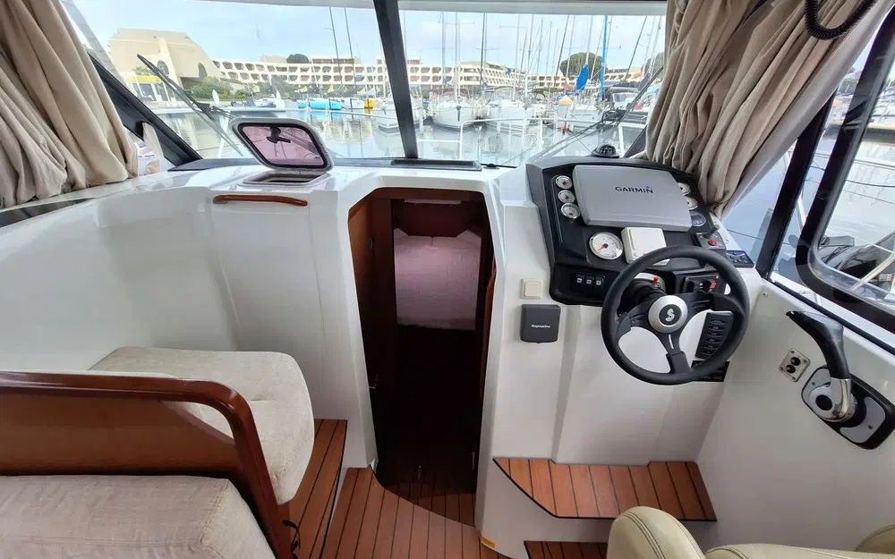 slider 4 Beneteau Antares 30 Fly