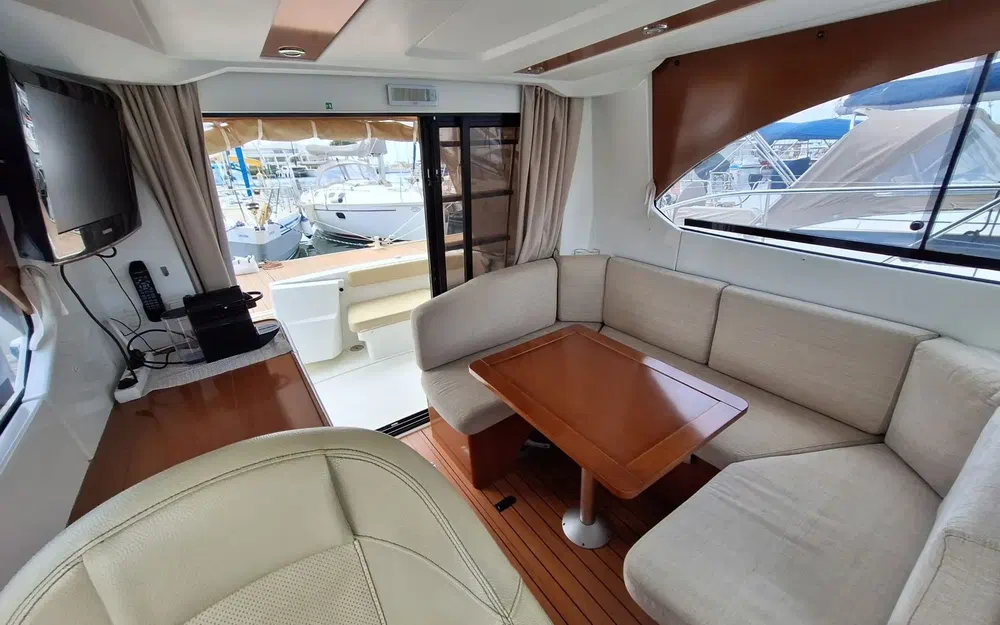 slider 5 Beneteau Antares 30 Fly