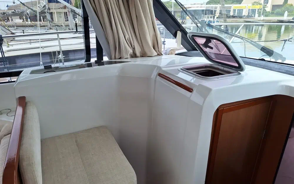 slider 6 Beneteau Antares 30 Fly