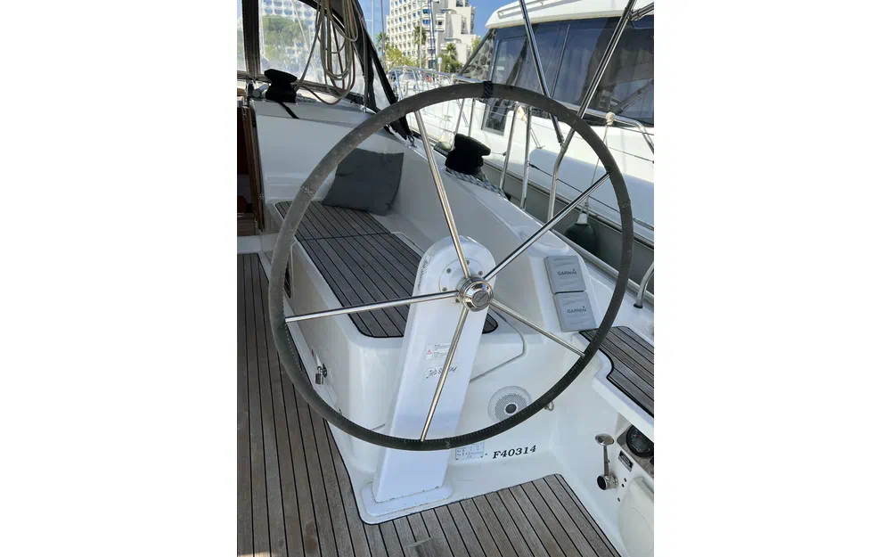 slider 5 Bavaria 37 Cruiser