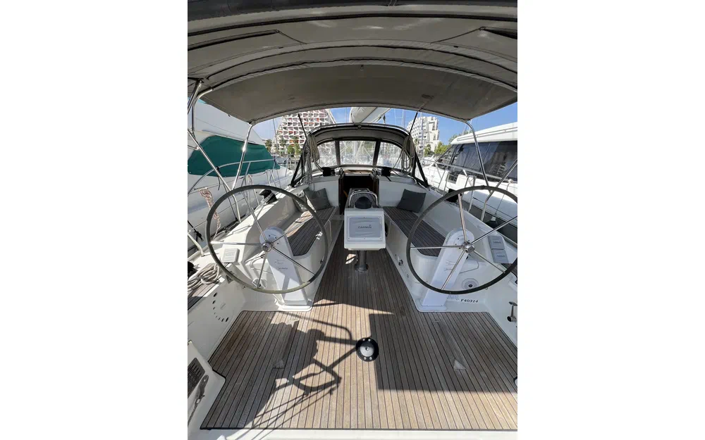 slider 6 Bavaria 37 Cruiser
