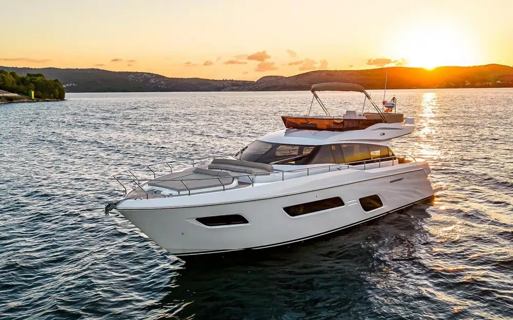 slider 0 Ferretti 550