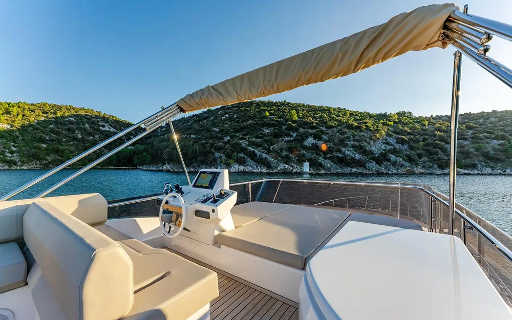 slider 10 Ferretti 550