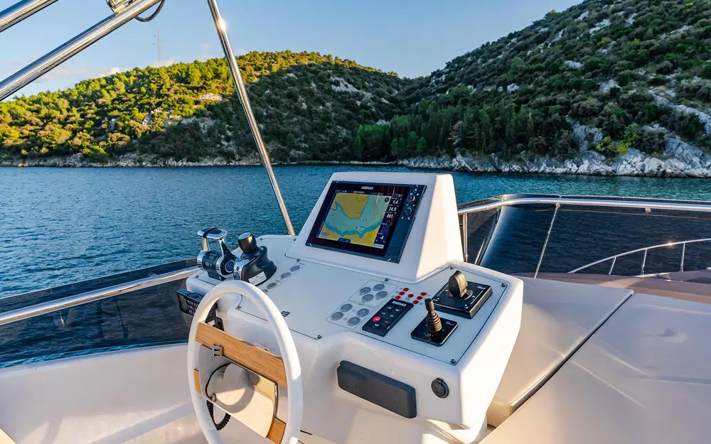 slider 11 Ferretti 550