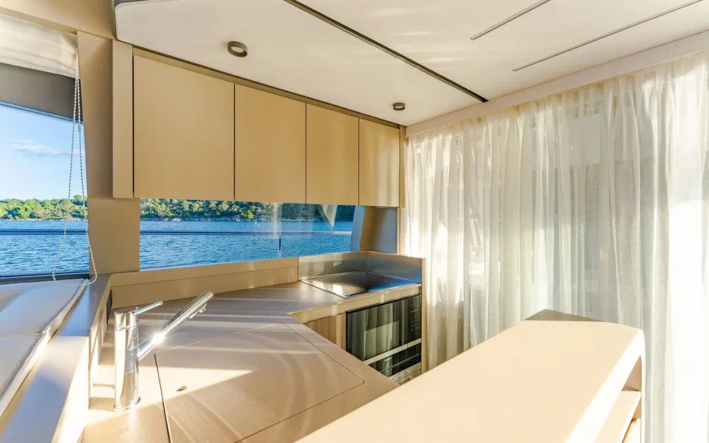 slider 14 Ferretti 550