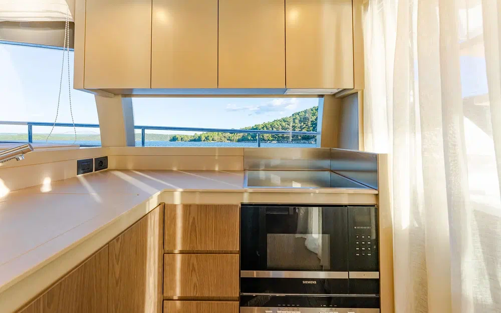 slider 15 Ferretti 550