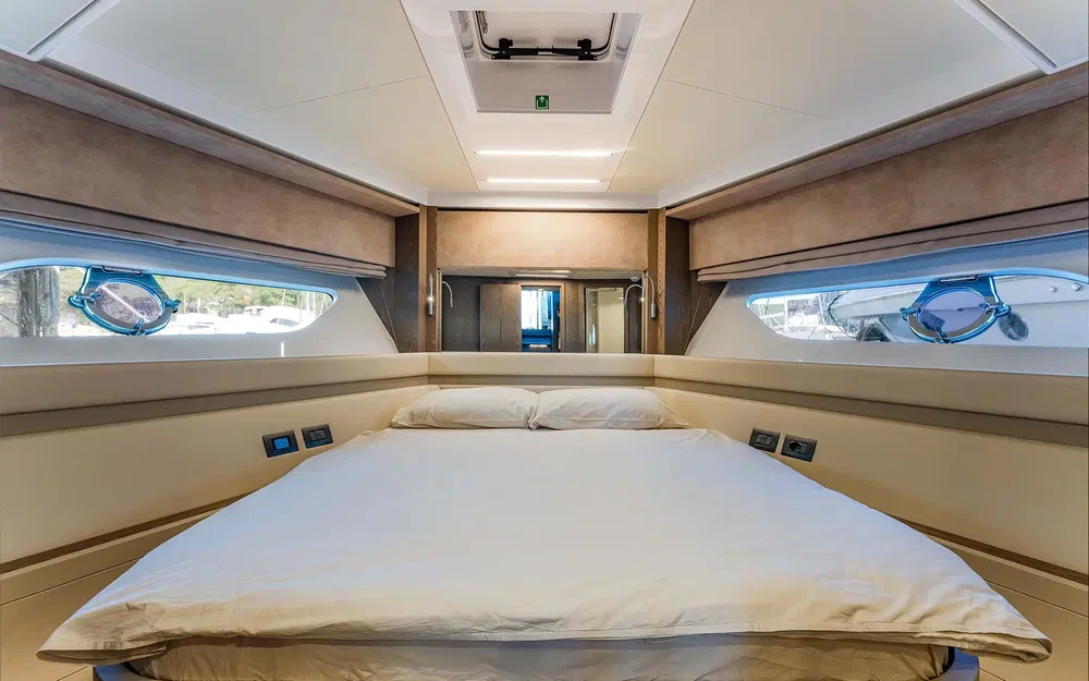 slider 18 Ferretti 550