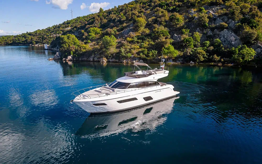 slider 1 Ferretti 550