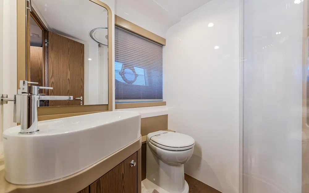 slider 19 Ferretti 550