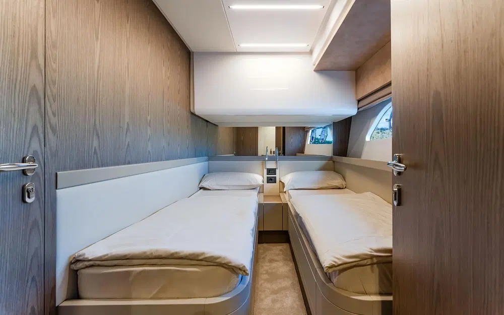 slider 20 Ferretti 550