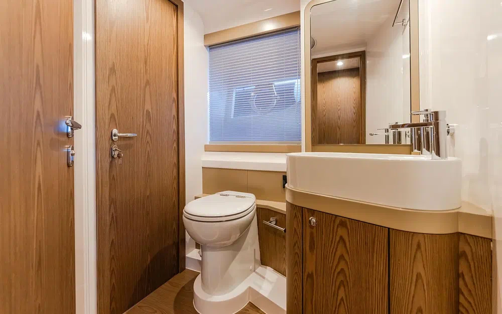 slider 21 Ferretti 550