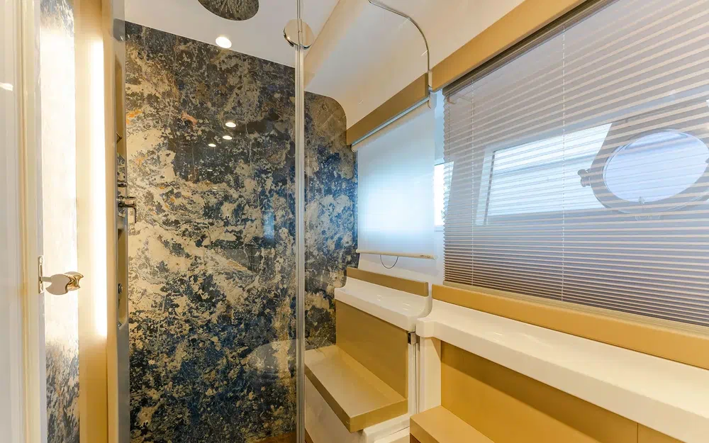 slider 22 Ferretti 550