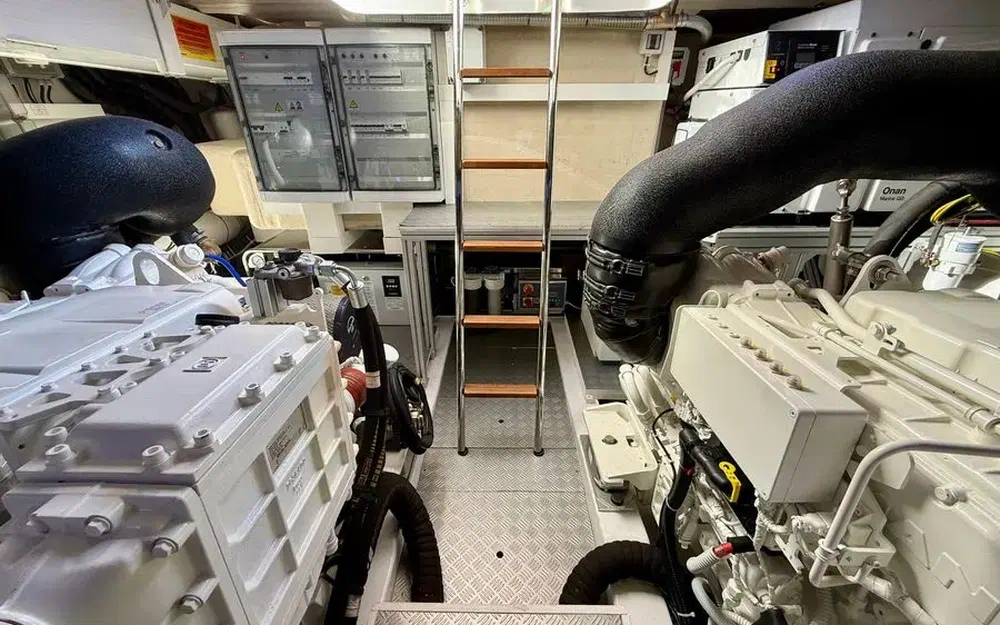 slider 24 Ferretti 550