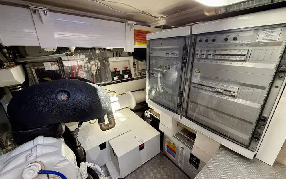 slider 26 Ferretti 550