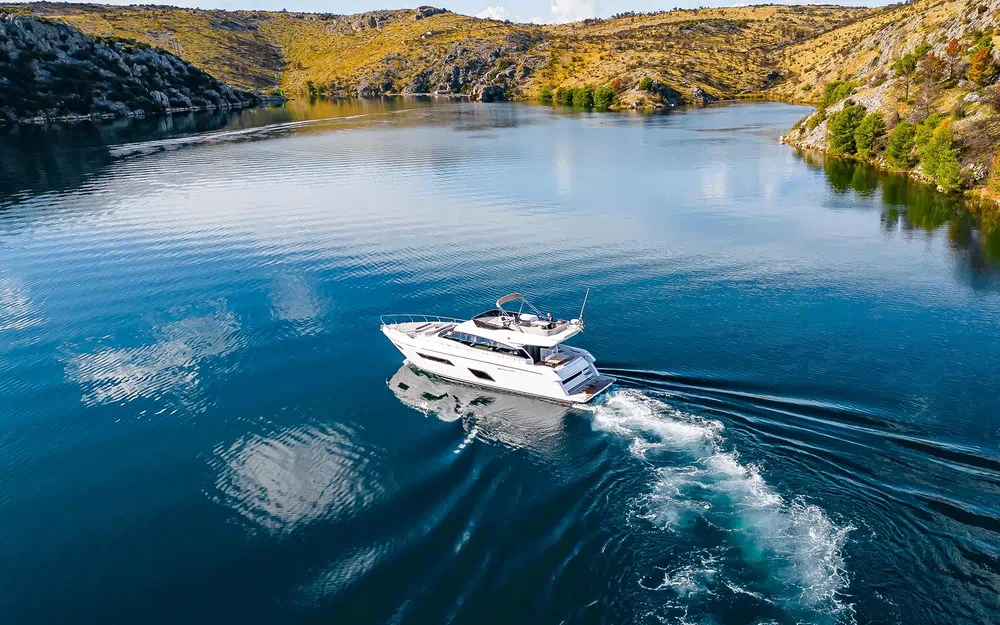 slider 3 Ferretti 550