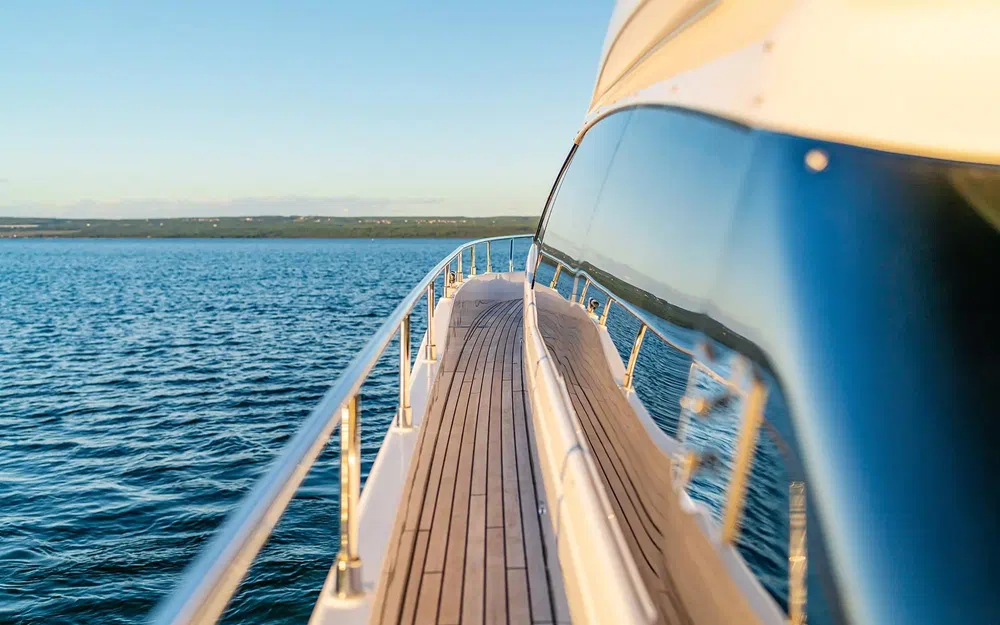 slider 6 Ferretti 550