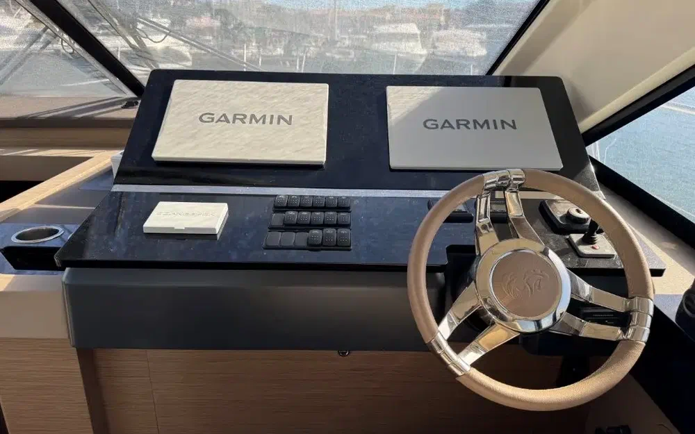 slider 9 Beneteau Monte Carlo 52