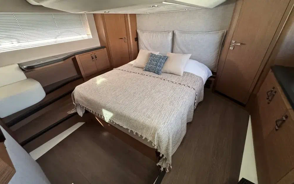 slider 11 Beneteau Monte Carlo 52