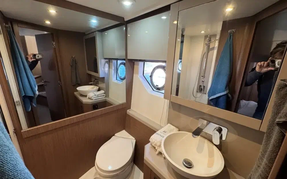 slider 12 Beneteau Monte Carlo 52