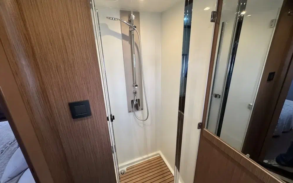 slider 13 Beneteau Monte Carlo 52