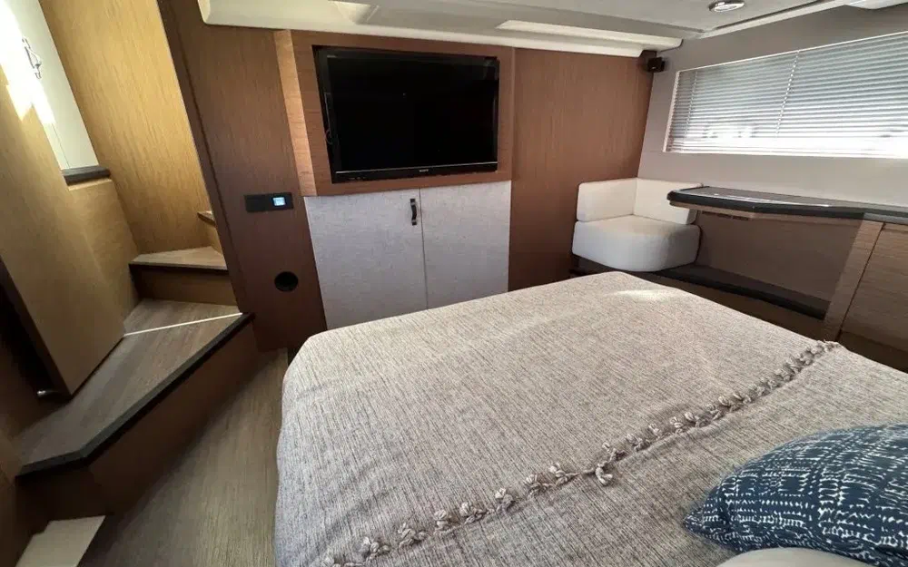 slider 14 Beneteau Monte Carlo 52