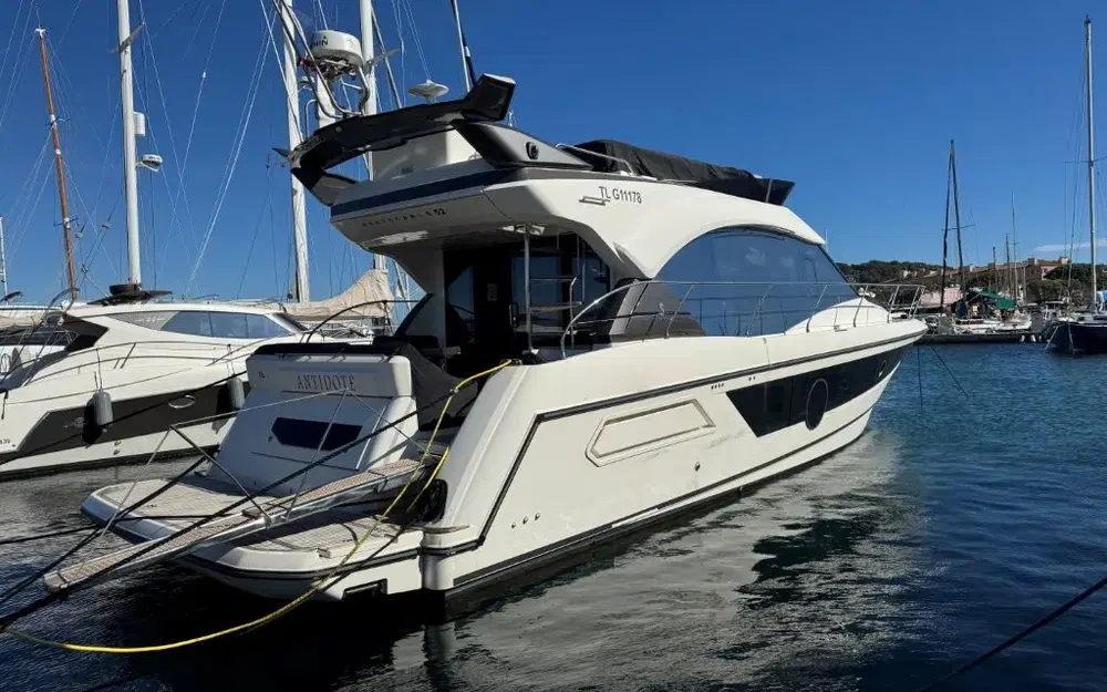 slider 1 Beneteau Monte Carlo 52