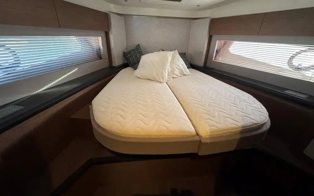 slider 19 Beneteau Monte Carlo 52
