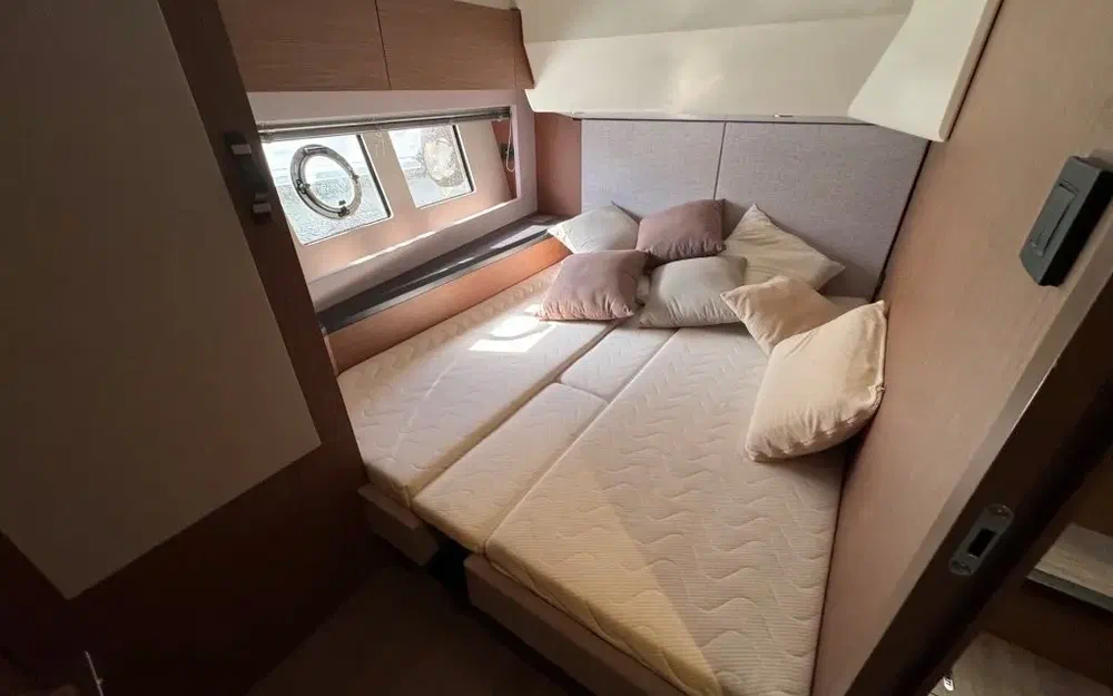 slider 21 Beneteau Monte Carlo 52