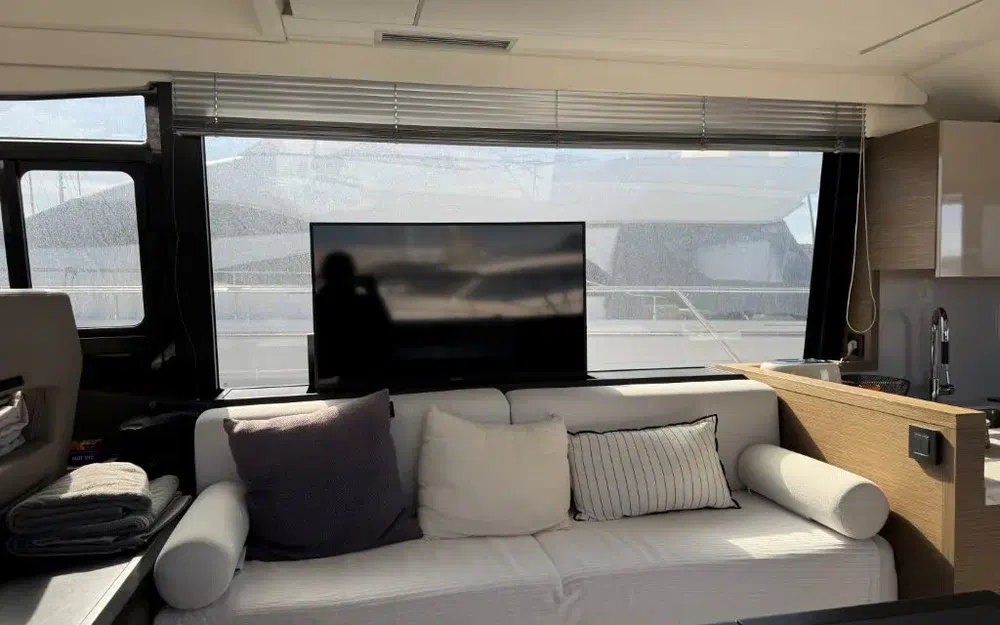 slider 28 Beneteau Monte Carlo 52