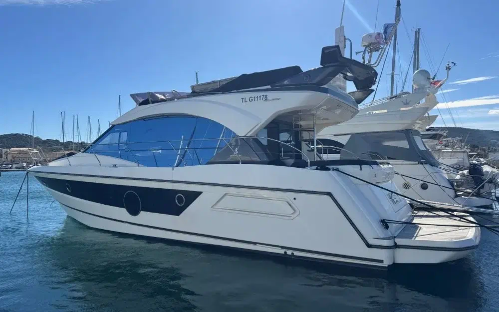 slider 2 Beneteau Monte Carlo 52